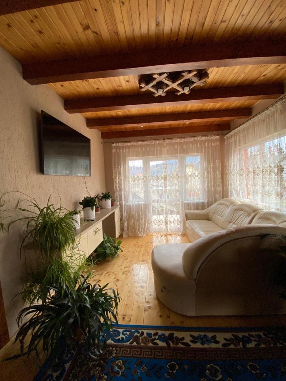 Apartamento Domashnya Oselya Verkhovyna Exterior foto